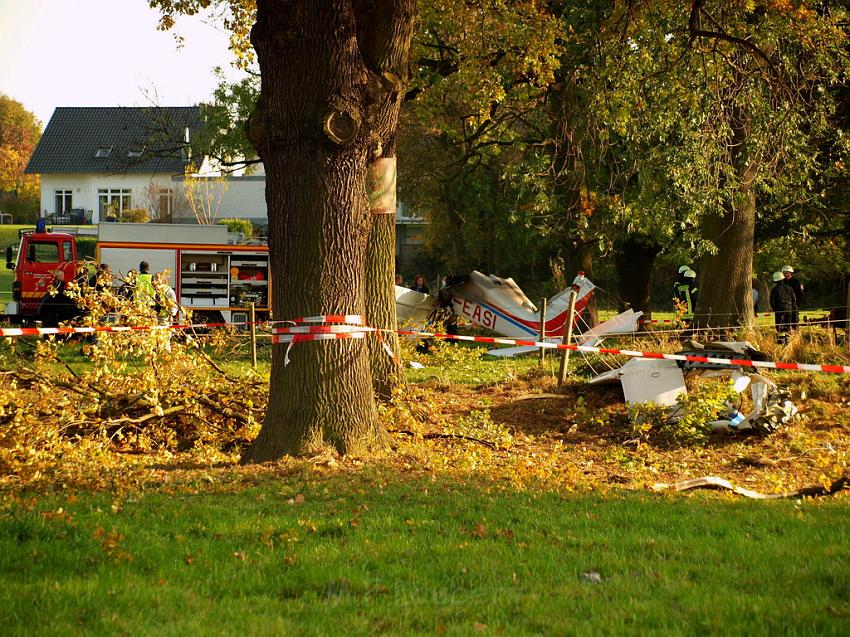 Kleinflugzeug abgestuerzt Sankt Augustin Meindorf P097.JPG